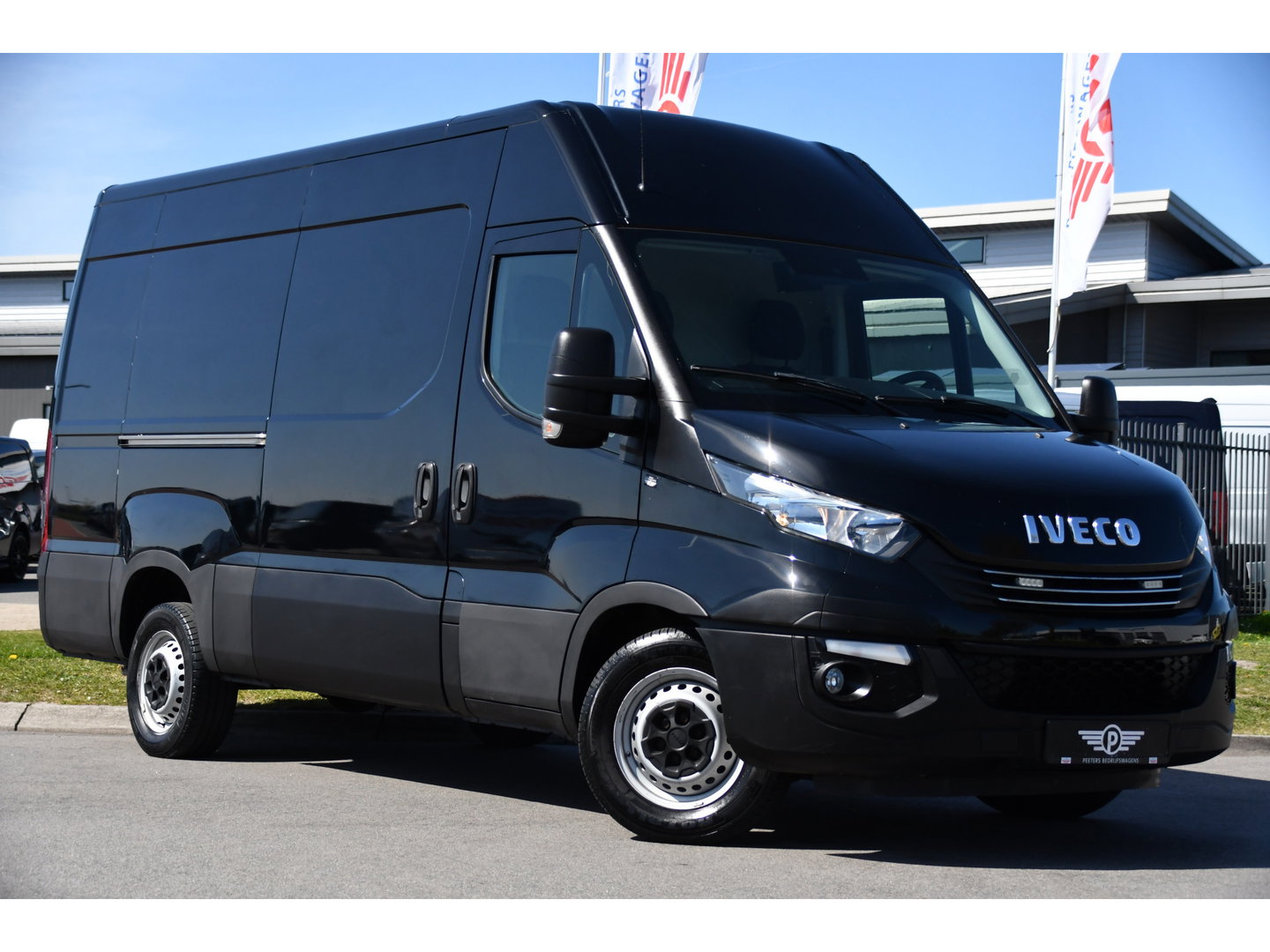 Iveco Daily 35S16V 2.3 352 H3 L Black Edition Camera, Airco, 3500kg Trekhaak, 155pk, Automaat, Clima, Navi, Uniek!