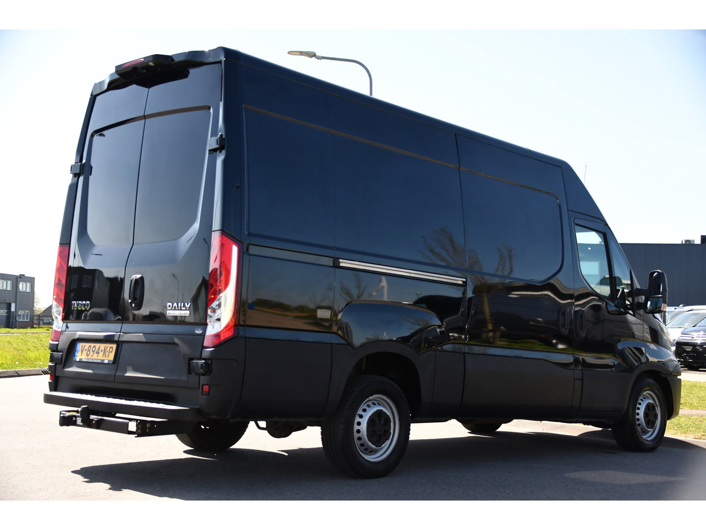 Iveco Daily 35S16V 2.3 352 H3 L Black Edition Camera, Airco, 3500kg Trekhaak, 155pk, Automaat, Clima, Navi, Uniek!