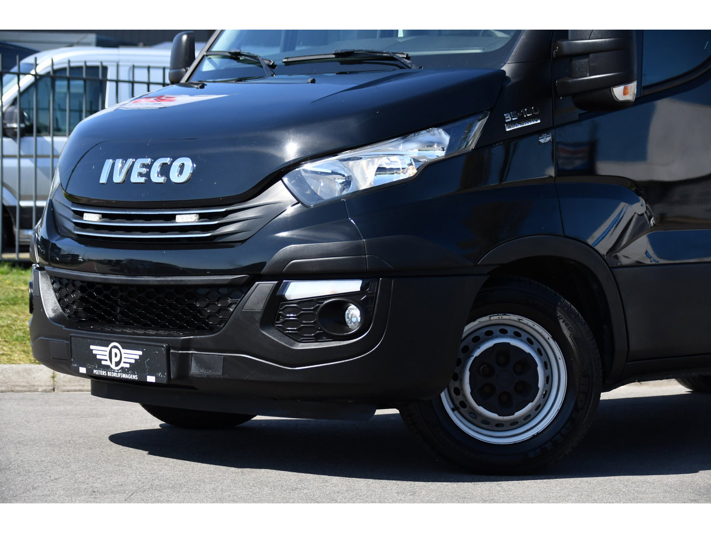 Iveco Daily 35S16V 2.3 352 H3 L Black Edition Camera, Airco, 3500kg Trekhaak, 155pk, Automaat, Clima, Navi, Uniek!