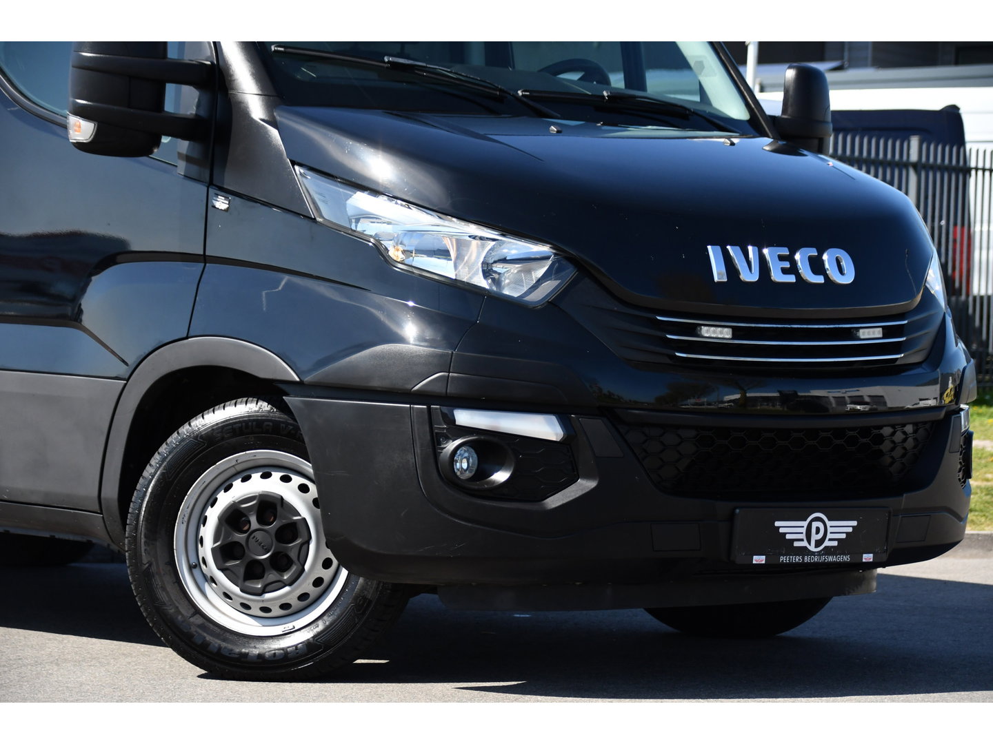 Iveco Daily 35S16V 2.3 352 H3 L Black Edition Camera, Airco, 3500kg Trekhaak, 155pk, Automaat, Clima, Navi, Uniek!