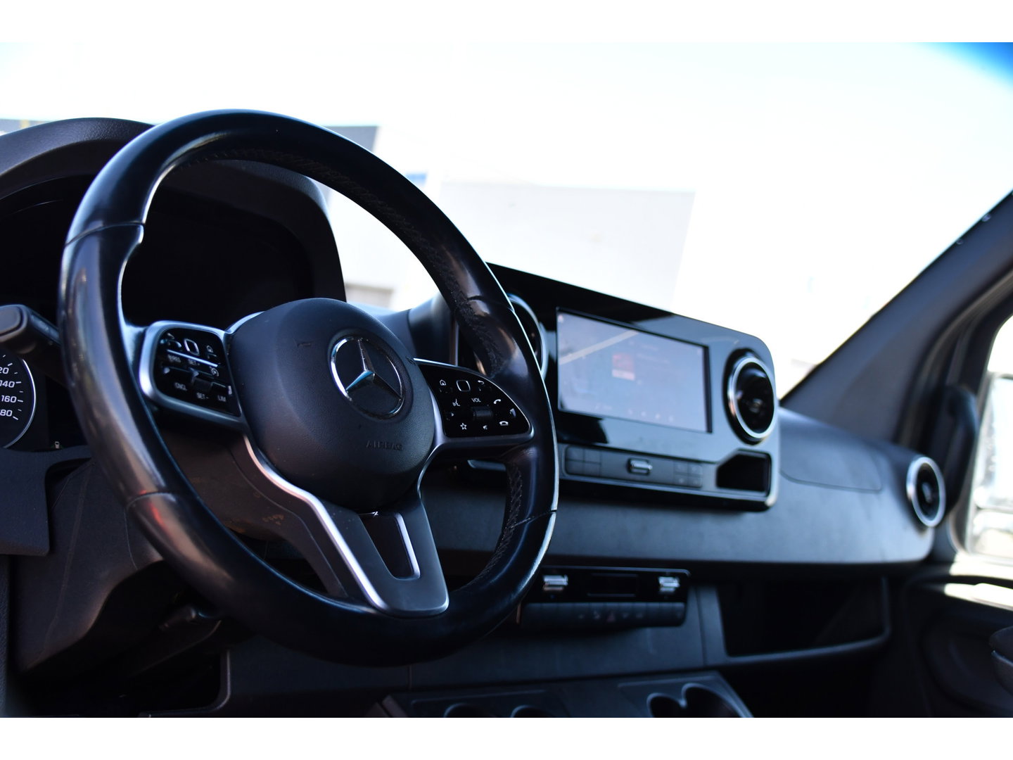 Mercedes-Benz Sprinter 319 V6 3.0 CDI L2H2 PB Edition Cruise, 360 Camera, Carplay, LED, 3500kg Trekhaak, 10,5'' Mbux, 190pk, Automaat, Voorruit verwarming, Uniek!