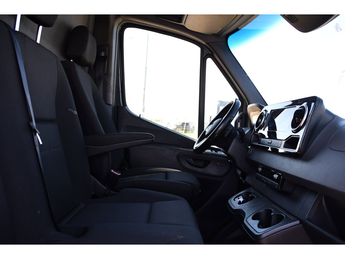 Mercedes-Benz Sprinter 319 V6 3.0 CDI L2H2 PB Edition Cruise, 360 Camera, Carplay, LED, 3500kg Trekhaak, 10,5'' Mbux, 190pk, Automaat, Voorruit verwarming, Uniek!