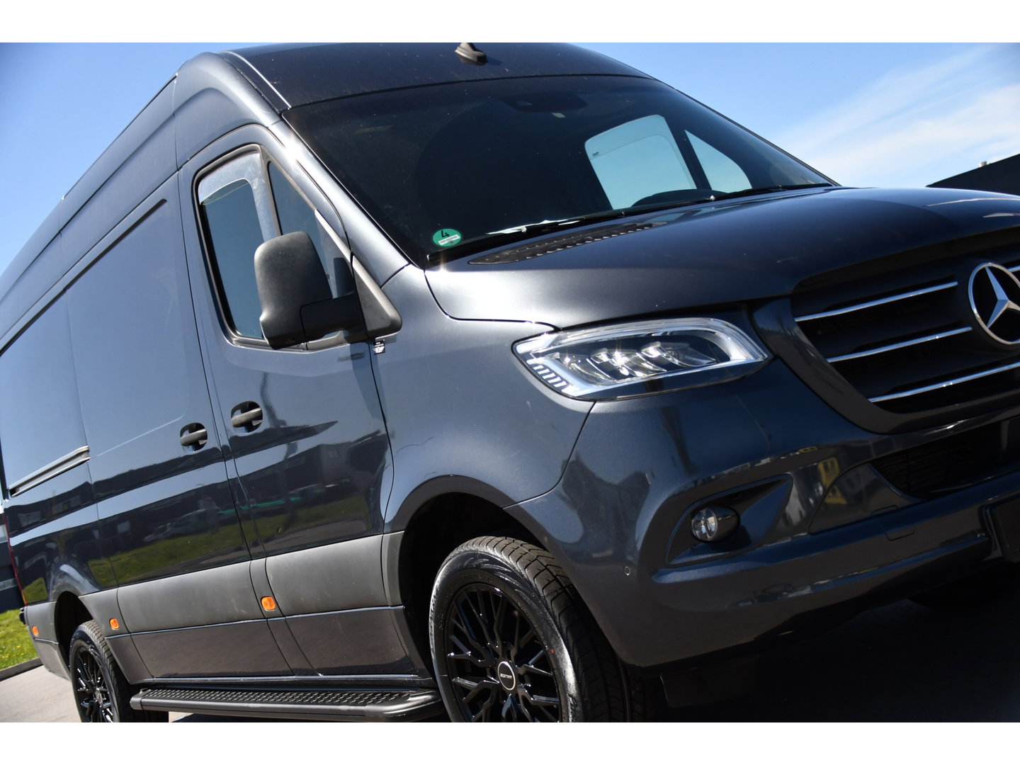Mercedes-Benz Sprinter 319 V6 3.0 CDI L2H2 PB Edition Cruise, 360 Camera, Carplay, LED, 3500kg Trekhaak, 10,5'' Mbux, 190pk, Automaat, Voorruit verwarming, Uniek!