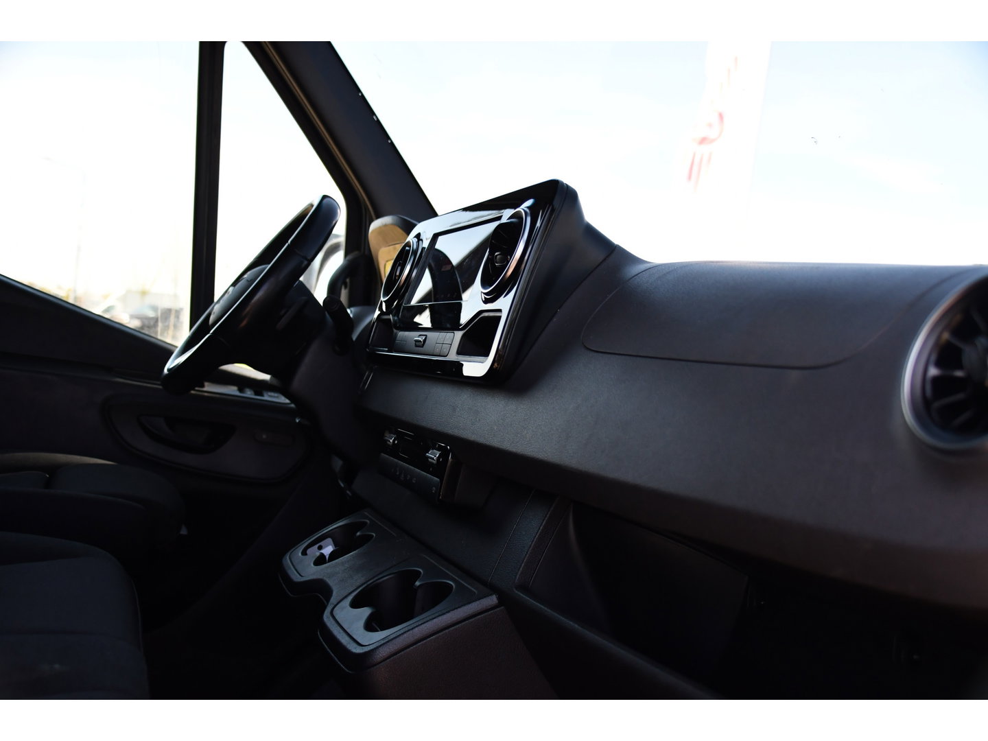 Mercedes-Benz Sprinter 319 V6 3.0 CDI L2H2 PB Edition Cruise, 360 Camera, Carplay, LED, 3500kg Trekhaak, 10,5'' Mbux, 190pk, Automaat, Voorruit verwarming, Uniek!