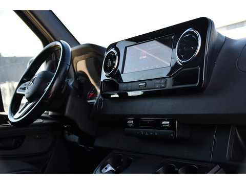 Mercedes-Benz Sprinter 319 V6 3.0 CDI L2H2 PB Edition Cruise, 360 Camera, Carplay, LED, 3500kg Trekhaak, 10,5'' Mbux, 190pk, Automaat, Voorruit verwarming, Uniek!