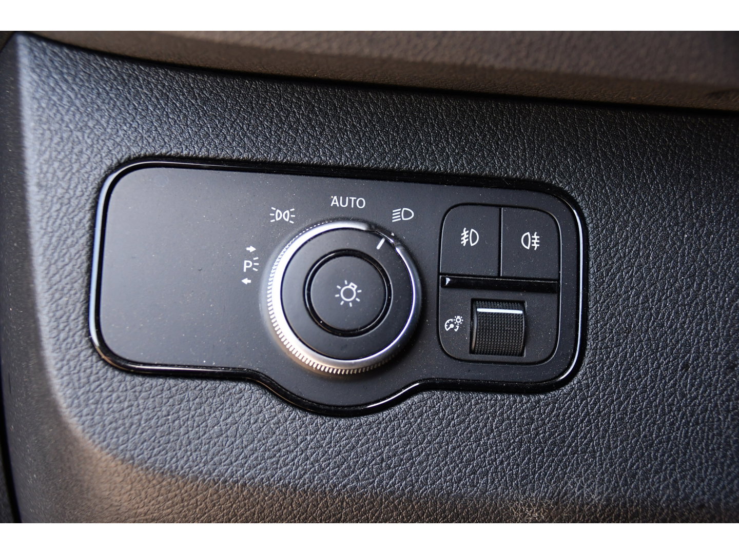 Mercedes-Benz Sprinter 319 V6 3.0 CDI L2H2 PB Edition Cruise, 360 Camera, Carplay, LED, 3500kg Trekhaak, 10,5'' Mbux, 190pk, Automaat, Voorruit verwarming, Uniek!