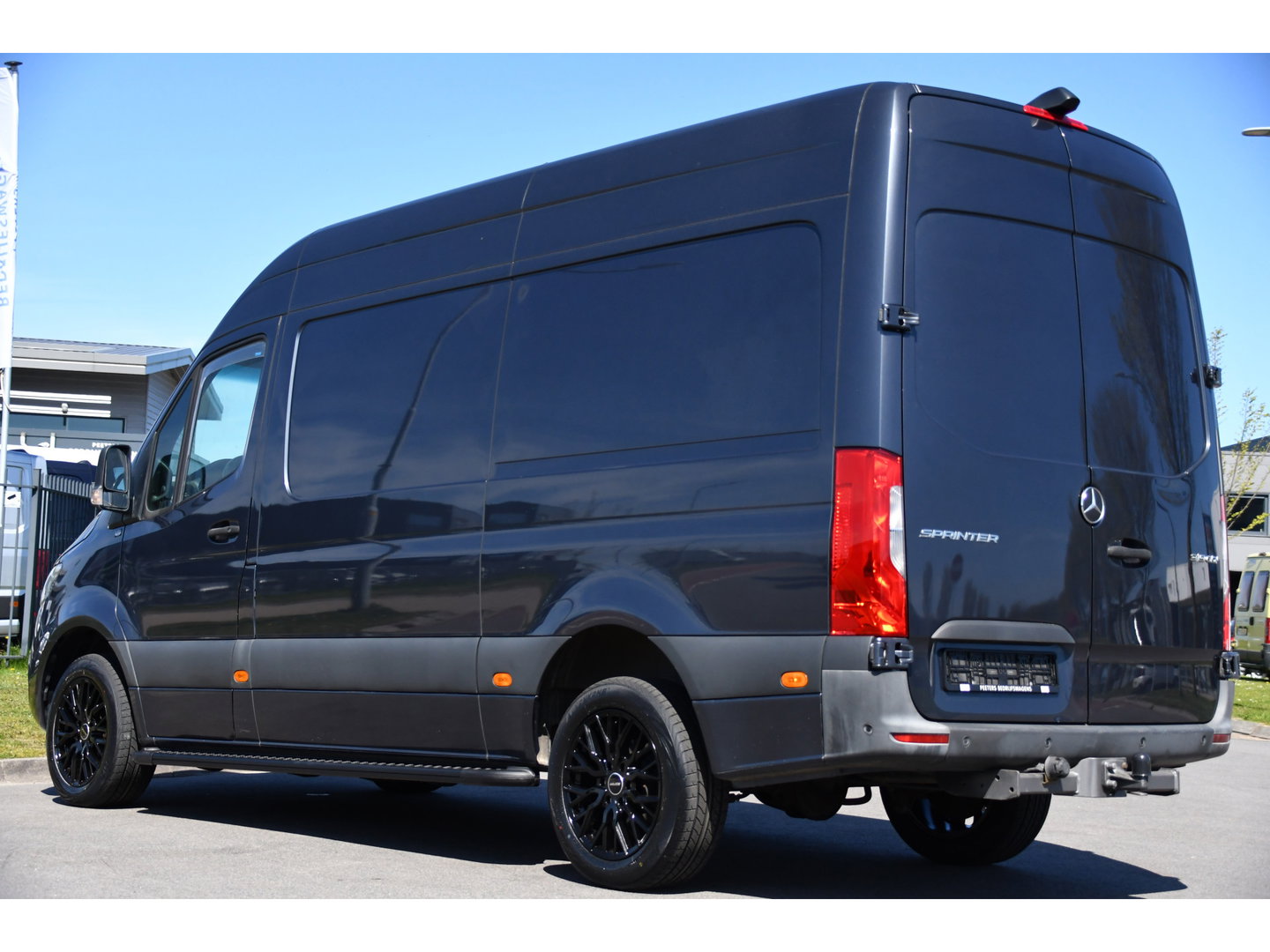 Mercedes-Benz Sprinter 319 V6 3.0 CDI L2H2 PB Edition Cruise, 360 Camera, Carplay, LED, 3500kg Trekhaak, 10,5'' Mbux, 190pk, Automaat, Voorruit verwarming, Uniek!