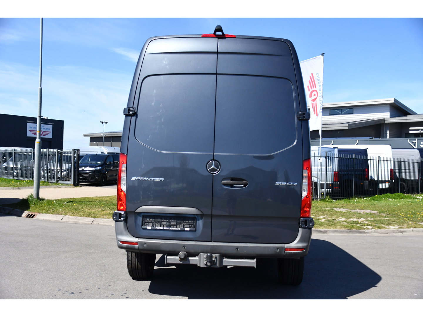 Mercedes-Benz Sprinter 319 V6 3.0 CDI L2H2 PB Edition Cruise, 360 Camera, Carplay, LED, 3500kg Trekhaak, 10,5'' Mbux, 190pk, Automaat, Voorruit verwarming, Uniek!
