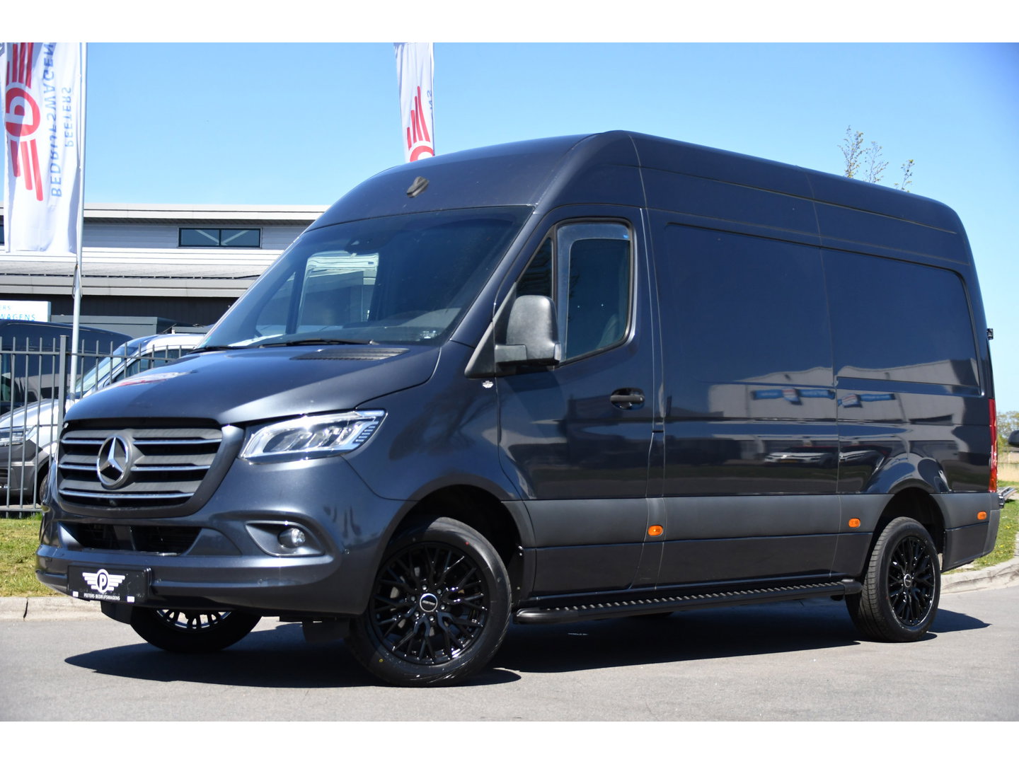 Mercedes-Benz Sprinter 319 V6 3.0 CDI L2H2 PB Edition Cruise, 360 Camera, Carplay, LED, 3500kg Trekhaak, 10,5'' Mbux, 190pk, Automaat, Voorruit verwarming, Uniek!