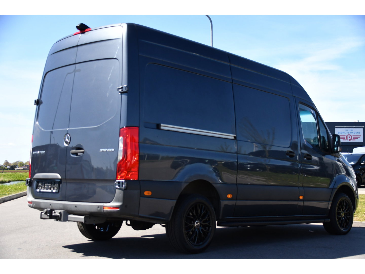 Mercedes-Benz Sprinter 319 V6 3.0 CDI L2H2 PB Edition Cruise, 360 Camera, Carplay, LED, 3500kg Trekhaak, 10,5'' Mbux, 190pk, Automaat, Voorruit verwarming, Uniek!