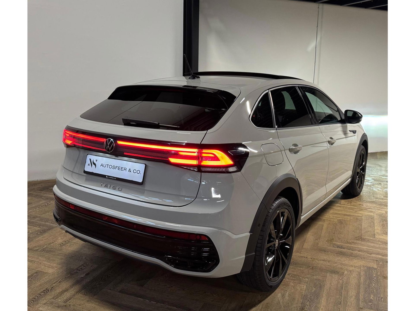 Volkswagen Taigo 1.5 TSI 3x R-Line PANO KEYLESS VOL'