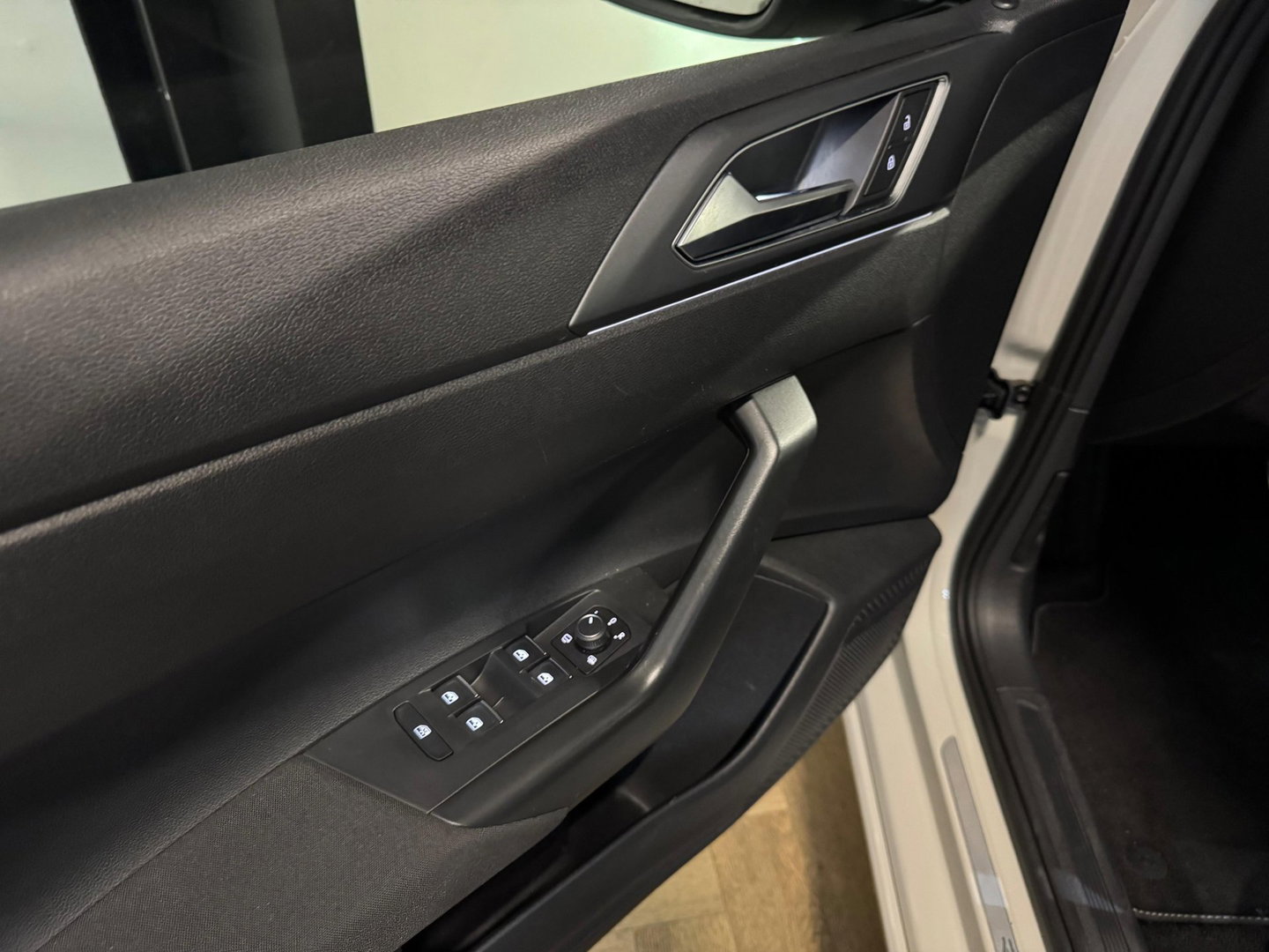 Volkswagen Taigo 1.5 TSI 3x R-Line PANO KEYLESS VOL'