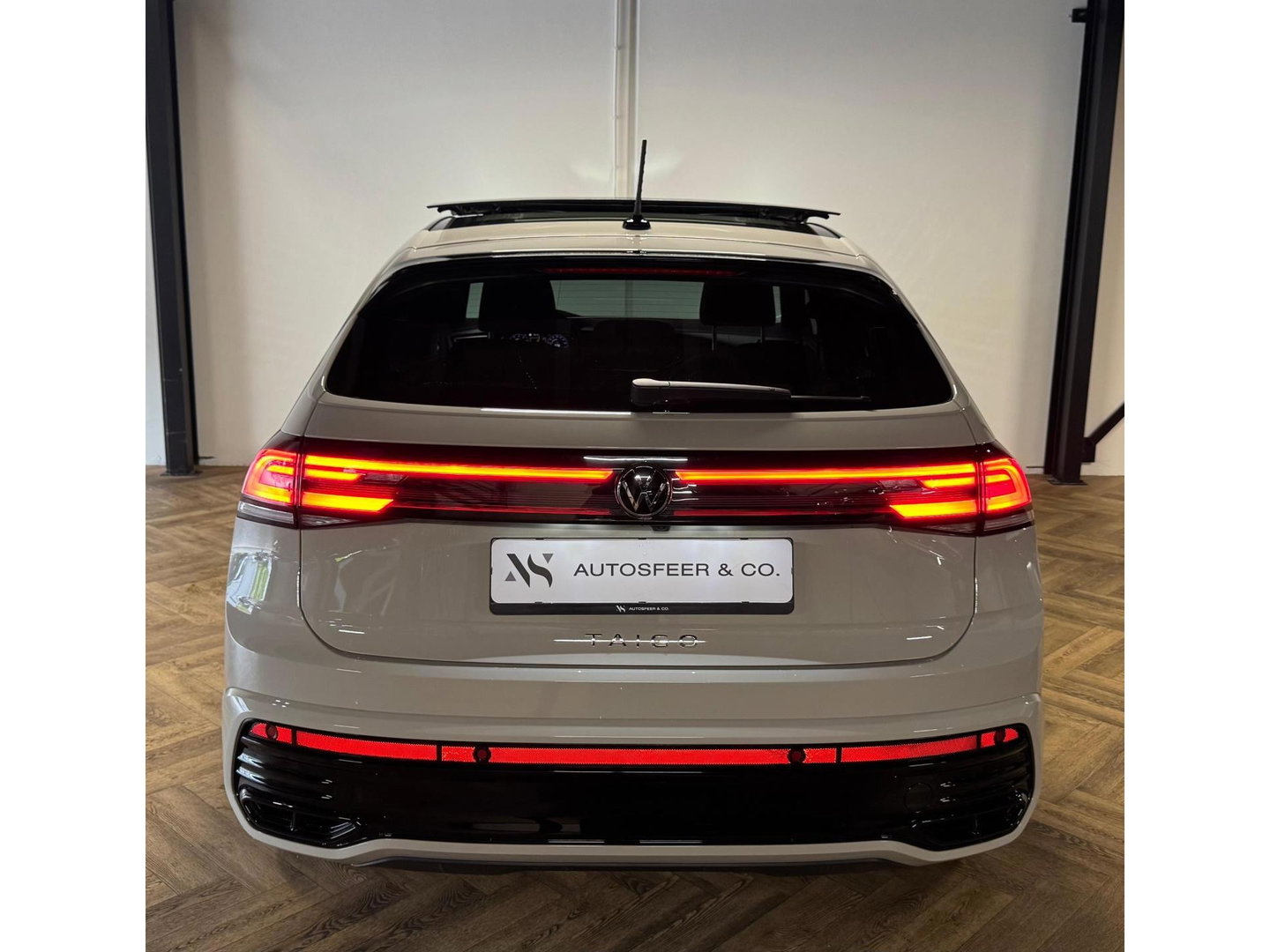 Volkswagen Taigo 1.5 TSI 3x R-Line PANO KEYLESS VOL'