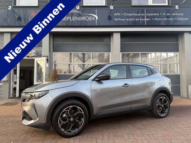 Alfa Romeo Junior - Elettrica Speciale 54 kWh | ACC | Clima | LED  05-2025 10.537 KM