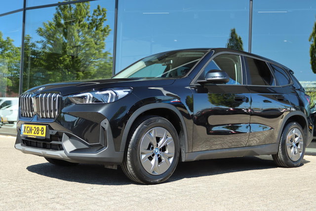 BMW iX1 - XDRIVE30 67KWH LAUNCH EDITION | CARPLAY | CAMERA | KEY-LESS | FULL LED | VIRT. COCKPIT | STOELVERWARMING