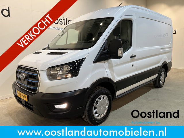 Ford E-Transit - 390 (3500 kg) L2H2 Trend 68 kWh 184 PK / 100% Elektrisch !! / Airco / Cruise Control / CarPlay / Camera / Navigatie / 3-Zits / 3.750 KM !!