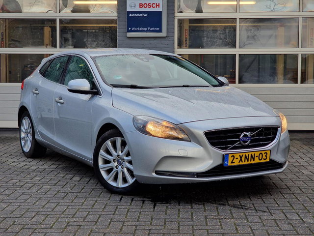 Volvo V40 - 1.6 T4 Momentum 180PK|Automaat|Navi|Clima|PDC|