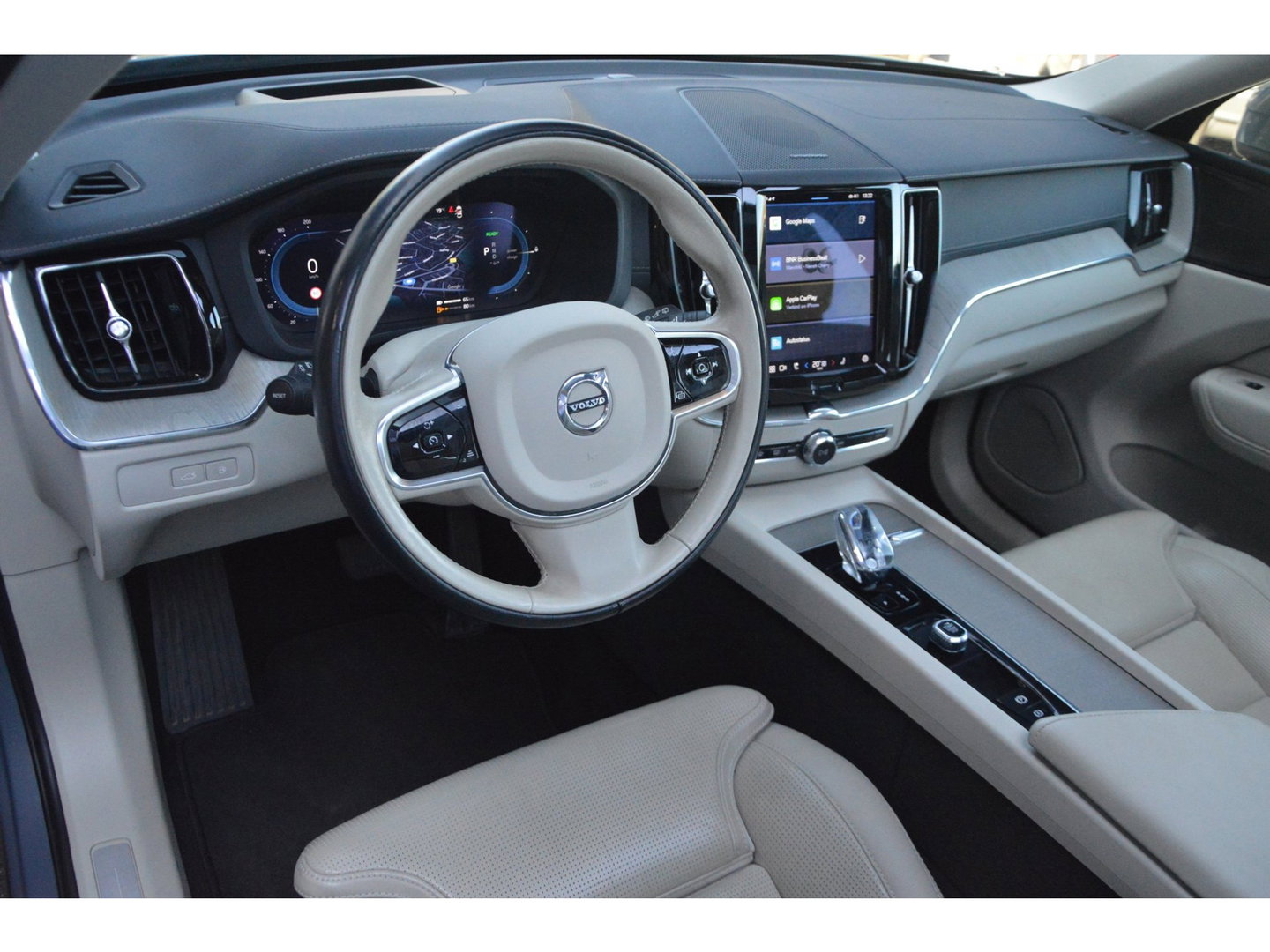 Volvo XC60 T6 Hybride AWD Ultimate Bright LONG RANGE | Luchtvering | Massage | Head-Up Display | Stoelventilatie | Panoramadak |