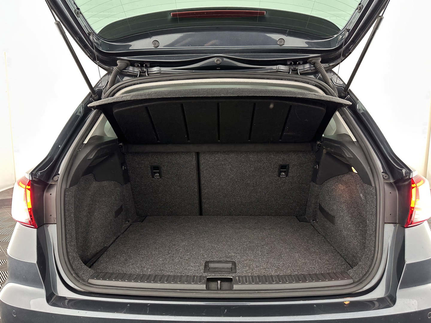 SEAT Arona 1.0 TSI Style Business Intense (INCL.BTW) Aut. *ADAPTIVE-CRUISE | NAVI-FULLMAP | KEYLESS | CAMERA | DAB | CARPLAY | PRIVACY-GLASS | ECC | PDC | 16''ALU*