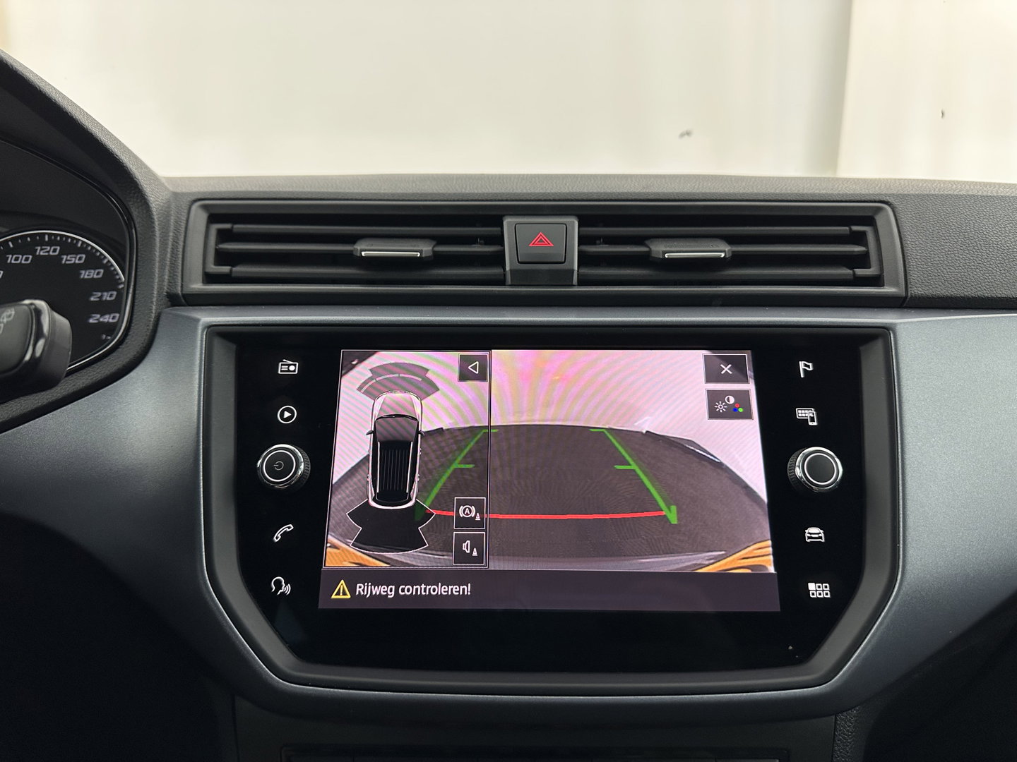 SEAT Arona 1.0 TSI Style Business Intense (INCL.BTW) Aut. *ADAPTIVE-CRUISE | NAVI-FULLMAP | KEYLESS | CAMERA | DAB | CARPLAY | PRIVACY-GLASS | ECC | PDC | 16''ALU*