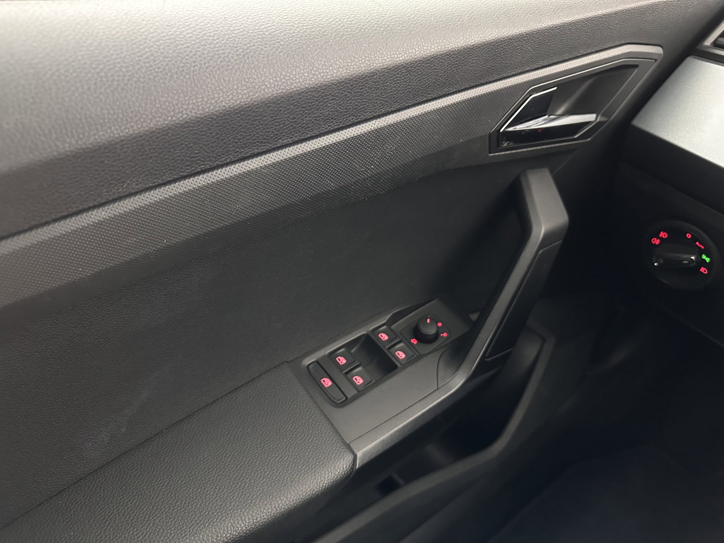 SEAT Arona 1.0 TSI Style Business Intense (INCL.BTW) Aut. *ADAPTIVE-CRUISE | NAVI-FULLMAP | KEYLESS | CAMERA | DAB | CARPLAY | PRIVACY-GLASS | ECC | PDC | 16''ALU*