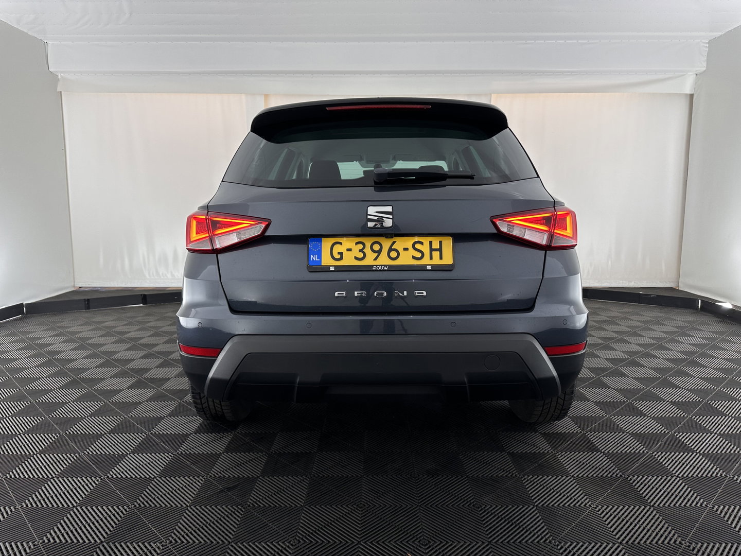 SEAT Arona 1.0 TSI Style Business Intense (INCL.BTW) Aut. *ADAPTIVE-CRUISE | NAVI-FULLMAP | KEYLESS | CAMERA | DAB | CARPLAY | PRIVACY-GLASS | ECC | PDC | 16''ALU*