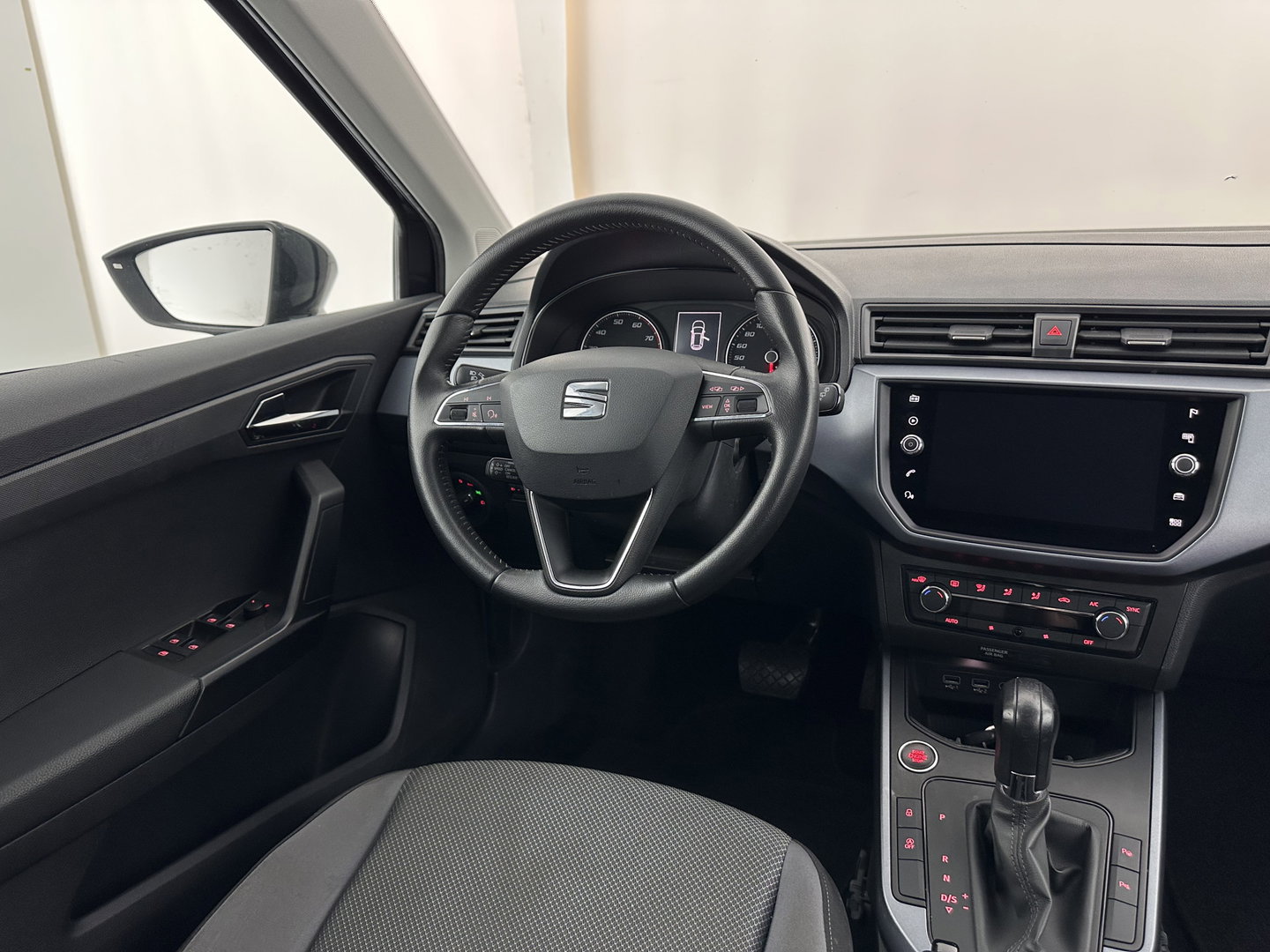 SEAT Arona 1.0 TSI Style Business Intense (INCL.BTW) Aut. *ADAPTIVE-CRUISE | NAVI-FULLMAP | KEYLESS | CAMERA | DAB | CARPLAY | PRIVACY-GLASS | ECC | PDC | 16''ALU*