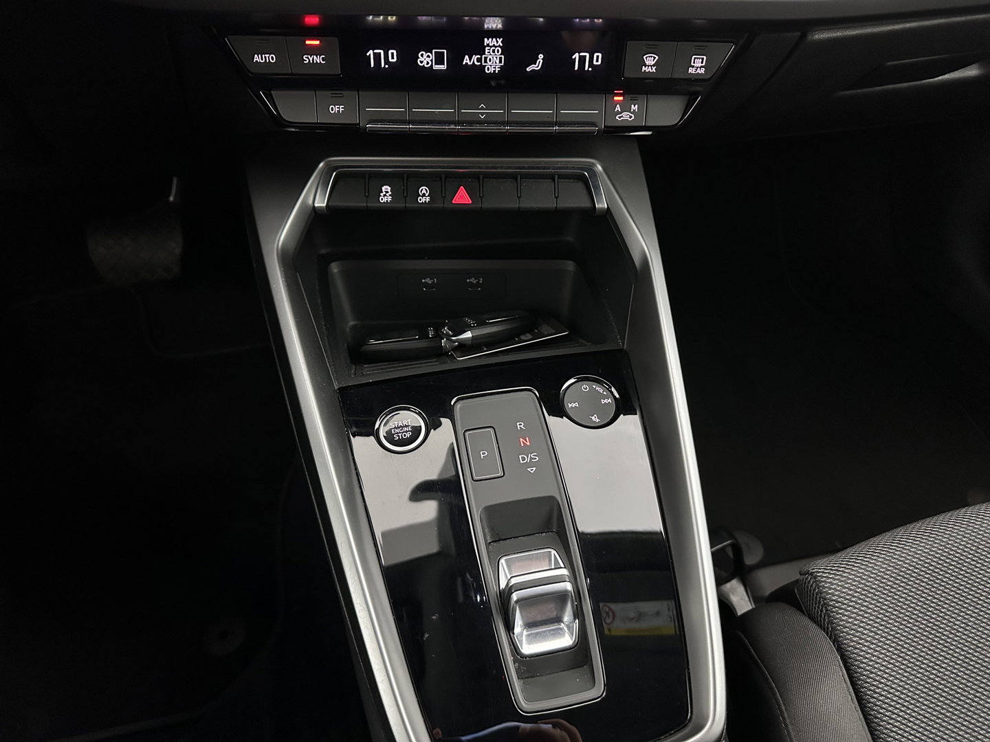 Audi A3 Limousine 30 TFSI Advanced edition (INCL.BTW) Aut. *FULL-LED | ADAPTIVE-CRUISE | DIGI-COCKPIT | SPORT-SEATS | NAVI-FULLMAP | PRIVACY-GLASS | SHIFT-PADDLES | DAB | ECC | PDC | 19''ALU*