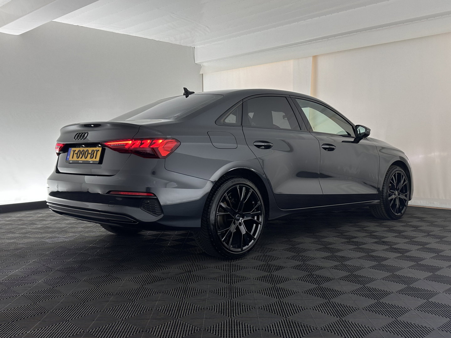 Audi A3 Limousine 30 TFSI Advanced edition (INCL.BTW) Aut. *FULL-LED | ADAPTIVE-CRUISE | DIGI-COCKPIT | SPORT-SEATS | NAVI-FULLMAP | PRIVACY-GLASS | SHIFT-PADDLES | DAB | ECC | PDC | 19''ALU*