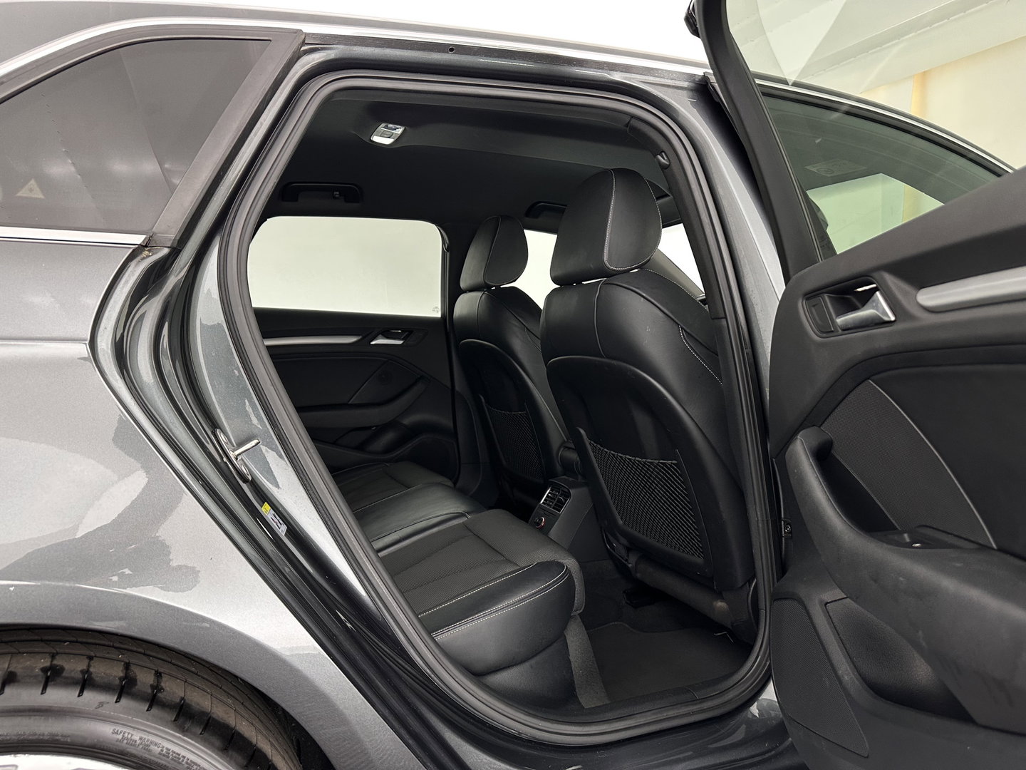 Audi A3 Sportback 1.4 e-tron PHEV Ambition Pro Line plus Aut. *LEATHER-FABRIC | HEATED-SPORTSEATS | FULL-LED | KEYLESS | AUDI-SOUND | NAVI-FULLMAP | PRIVACY-GLASS | SHIFT-PADDLES | ECC | PDC | CRUISE | 18''ALU*