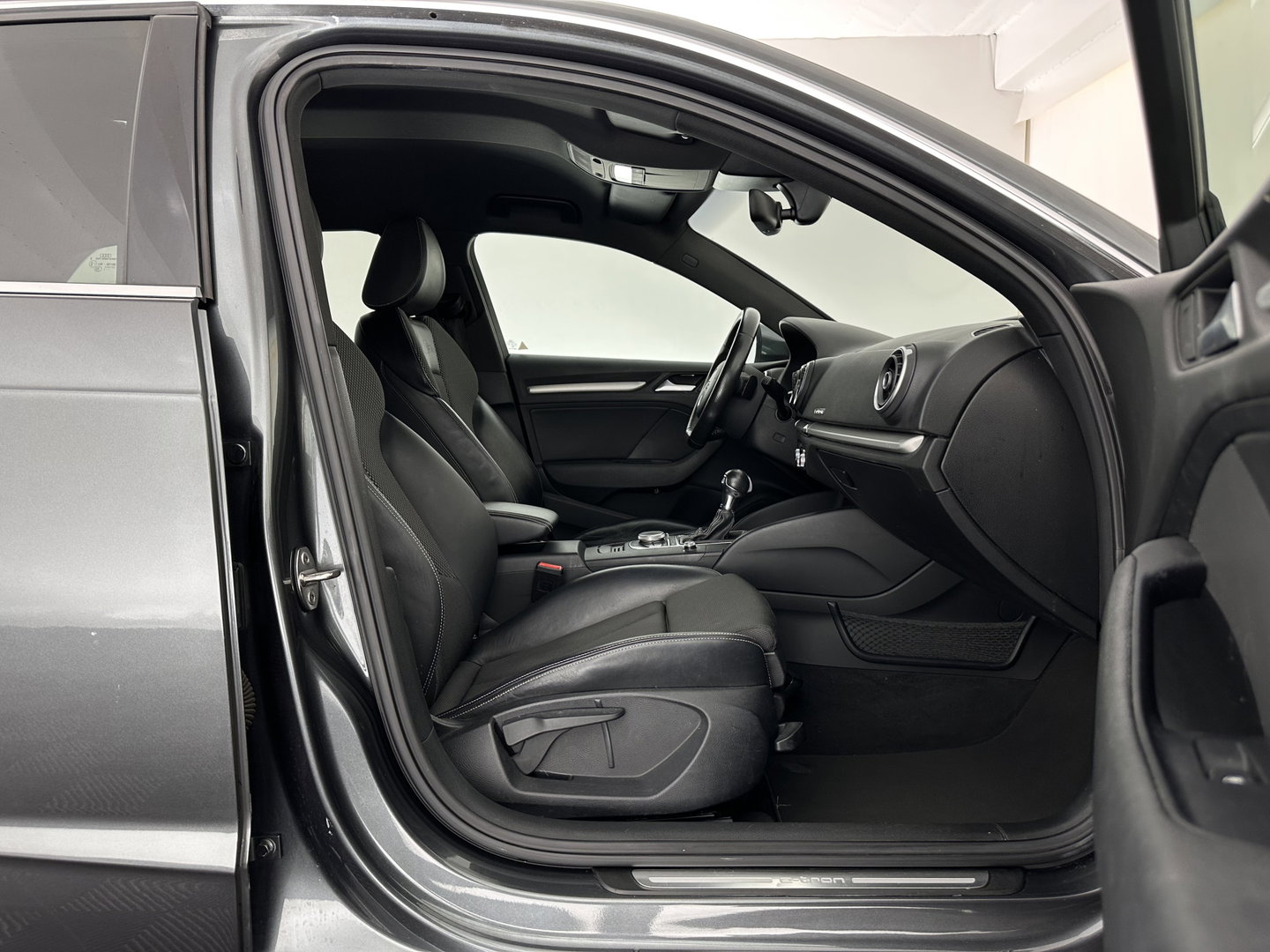 Audi A3 Sportback 1.4 e-tron PHEV Ambition Pro Line plus Aut. *LEATHER-FABRIC | HEATED-SPORTSEATS | FULL-LED | KEYLESS | AUDI-SOUND | NAVI-FULLMAP | PRIVACY-GLASS | SHIFT-PADDLES | ECC | PDC | CRUISE | 18''ALU*