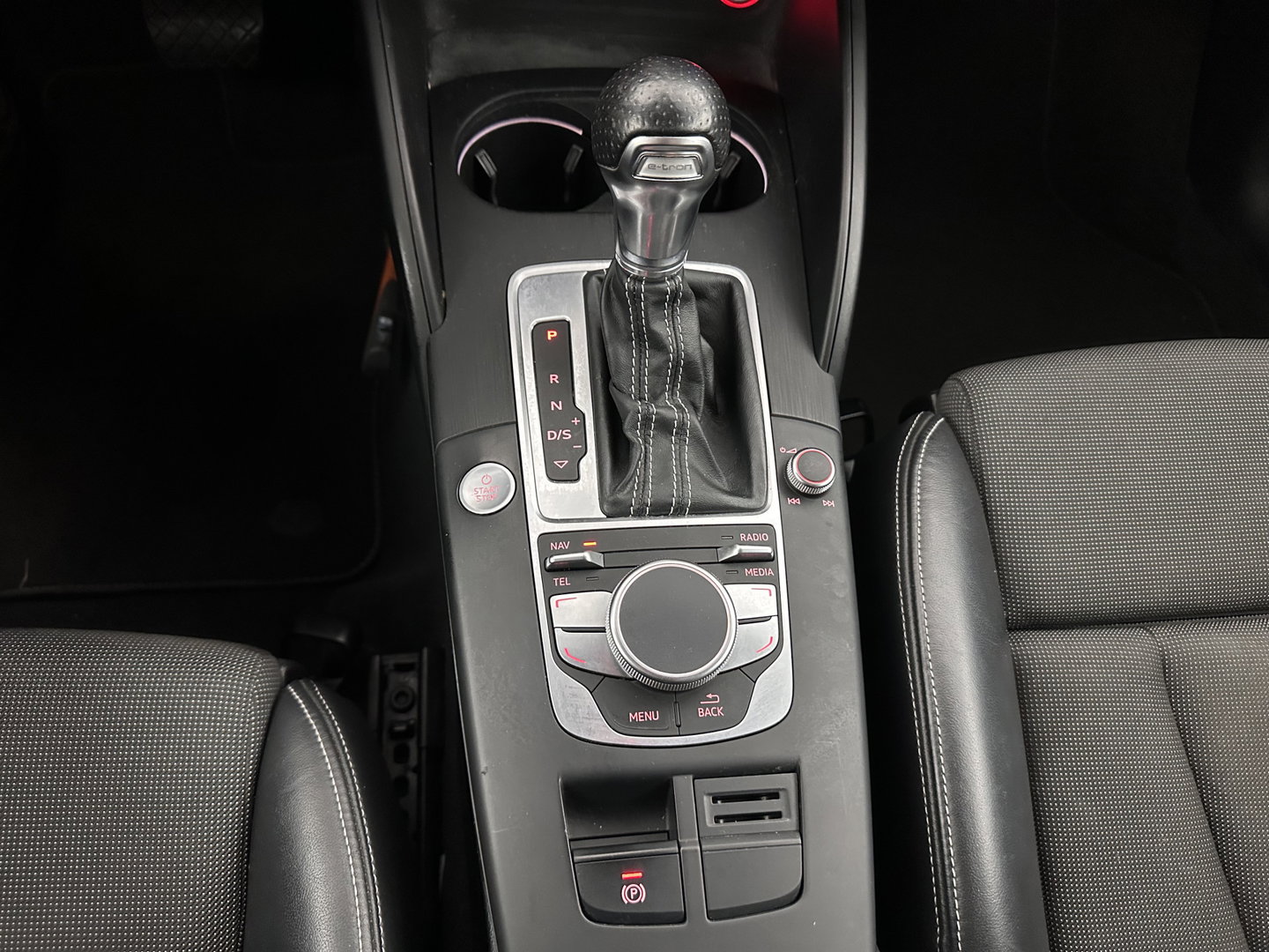 Audi A3 Sportback 1.4 e-tron PHEV Ambition Pro Line plus Aut. *LEATHER-FABRIC | HEATED-SPORTSEATS | FULL-LED | KEYLESS | AUDI-SOUND | NAVI-FULLMAP | PRIVACY-GLASS | SHIFT-PADDLES | ECC | PDC | CRUISE | 18''ALU*