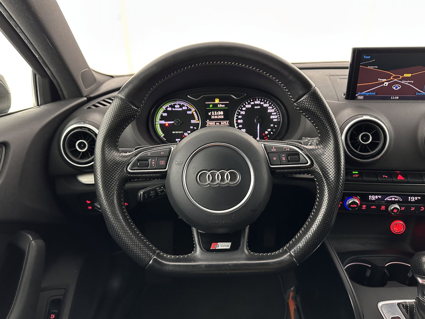 Audi A3 Sportback 1.4 e-tron PHEV Ambition Pro Line plus Aut. *LEATHER-FABRIC | HEATED-SPORTSEATS | FULL-LED | KEYLESS | AUDI-SOUND | NAVI-FULLMAP | PRIVACY-GLASS | SHIFT-PADDLES | ECC | PDC | CRUISE | 18''ALU*