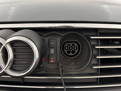 Audi A3 Sportback 1.4 e-tron PHEV Ambition Pro Line plus Aut. *LEATHER-FABRIC | HEATED-SPORTSEATS | FULL-LED | KEYLESS | AUDI-SOUND | NAVI-FULLMAP | PRIVACY-GLASS | SHIFT-PADDLES | ECC | PDC | CRUISE | 18''ALU*