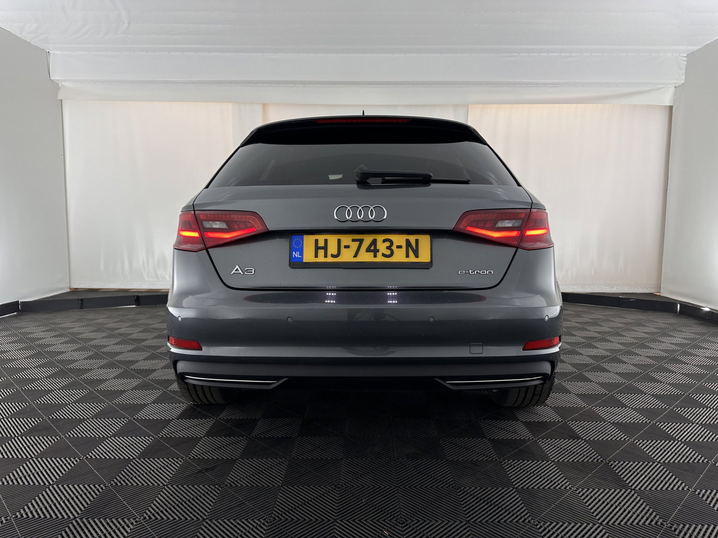Audi A3 Sportback 1.4 e-tron PHEV Ambition Pro Line plus Aut. *LEATHER-FABRIC | HEATED-SPORTSEATS | FULL-LED | KEYLESS | AUDI-SOUND | NAVI-FULLMAP | PRIVACY-GLASS | SHIFT-PADDLES | ECC | PDC | CRUISE | 18''ALU*
