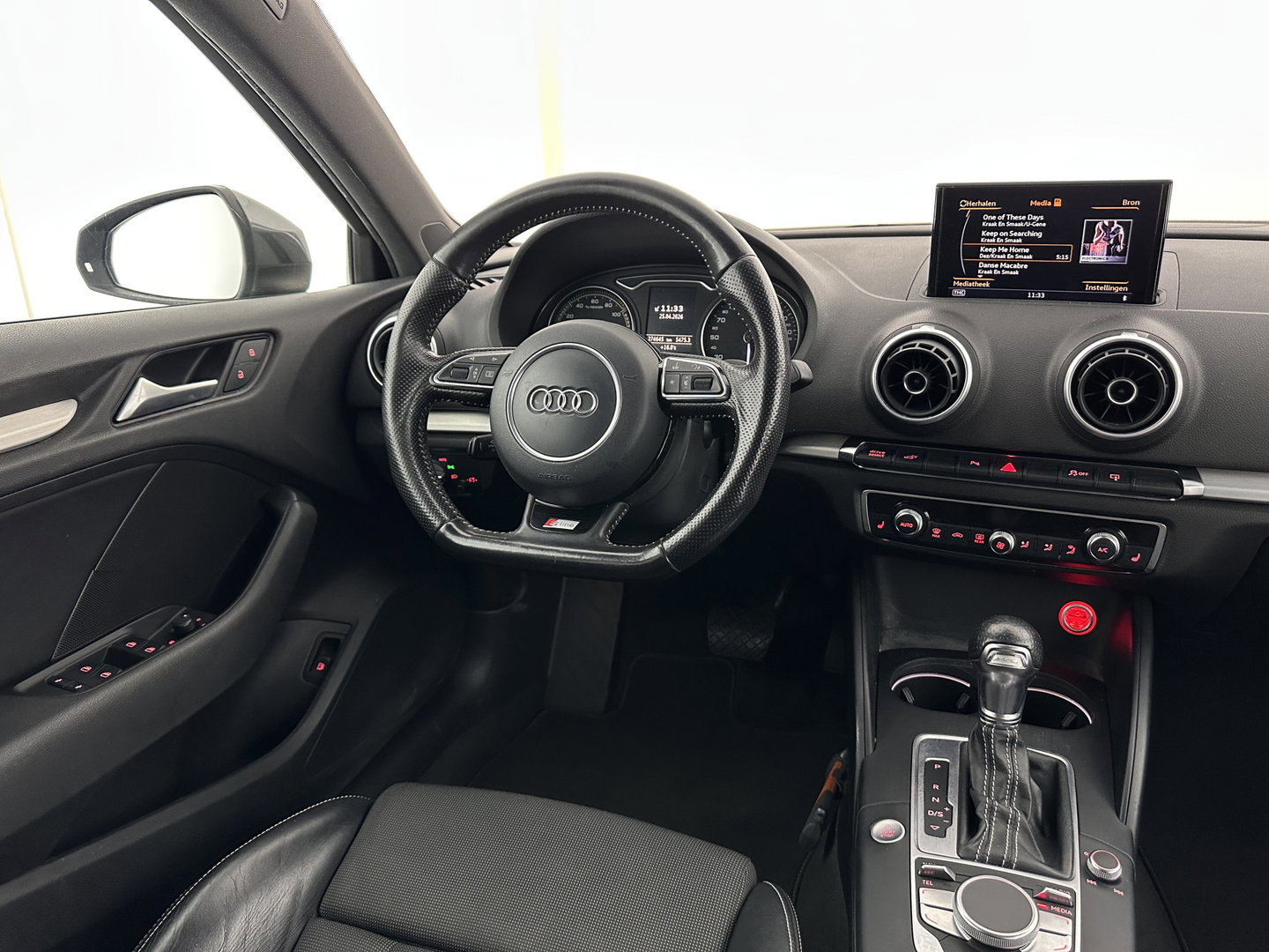 Audi A3 Sportback 1.4 e-tron PHEV Ambition Pro Line plus Aut. *LEATHER-FABRIC | HEATED-SPORTSEATS | FULL-LED | KEYLESS | AUDI-SOUND | NAVI-FULLMAP | PRIVACY-GLASS | SHIFT-PADDLES | ECC | PDC | CRUISE | 18''ALU*