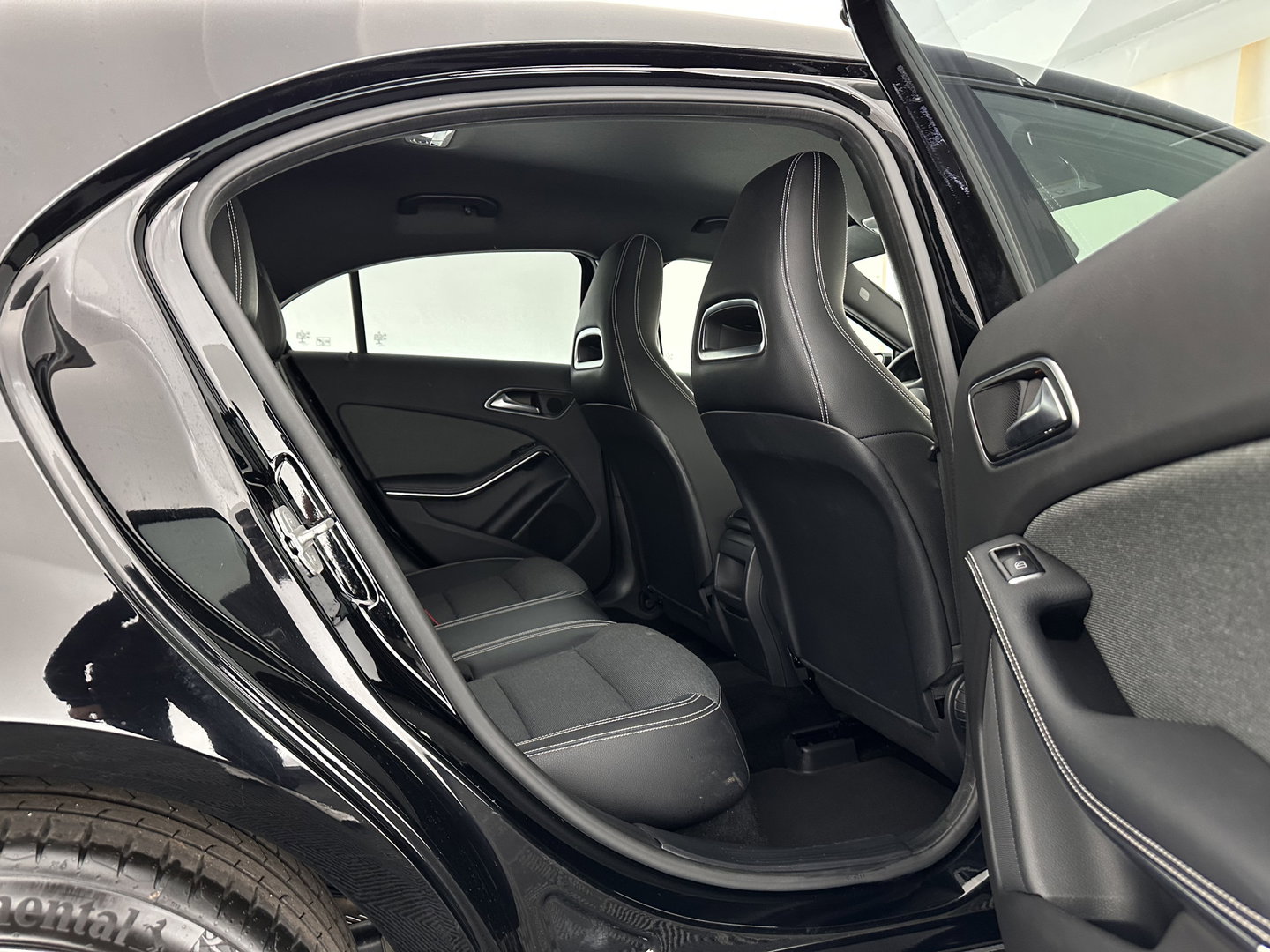 Mercedes-Benz A-Klasse 180 d Business Solution *LEATHER-FABRIC | FULL-LED | NAVI-FULLMAP | CAMERA | HEATED-SPORTSEATS | PRIVACY-GLASS | ECC | PDC | CRUISE | 16''ALU*