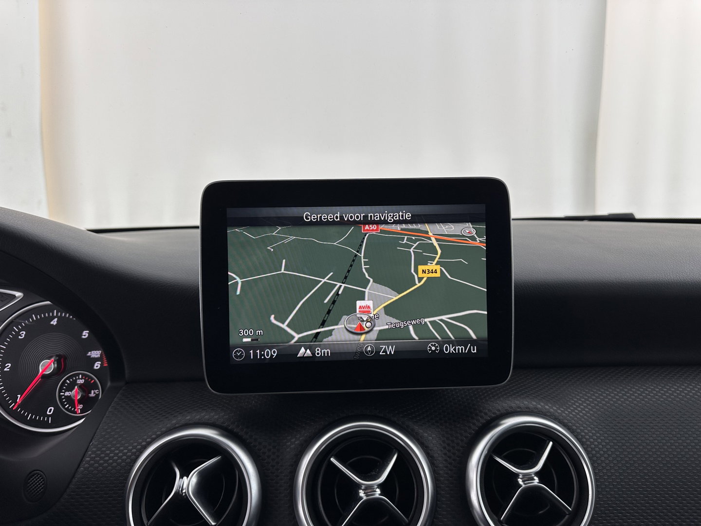 Mercedes-Benz A-Klasse 180 d Business Solution *LEATHER-FABRIC | FULL-LED | NAVI-FULLMAP | CAMERA | HEATED-SPORTSEATS | PRIVACY-GLASS | ECC | PDC | CRUISE | 16''ALU*