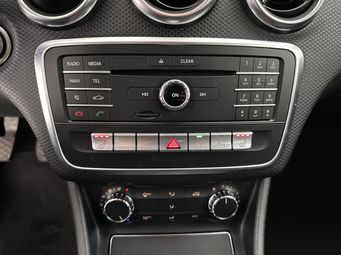 Mercedes-Benz A-Klasse 180 d Business Solution *LEATHER-FABRIC | FULL-LED | NAVI-FULLMAP | CAMERA | HEATED-SPORTSEATS | PRIVACY-GLASS | ECC | PDC | CRUISE | 16''ALU*