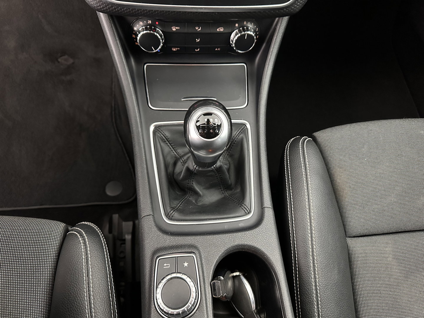 Mercedes-Benz A-Klasse 180 d Business Solution *LEATHER-FABRIC | FULL-LED | NAVI-FULLMAP | CAMERA | HEATED-SPORTSEATS | PRIVACY-GLASS | ECC | PDC | CRUISE | 16''ALU*