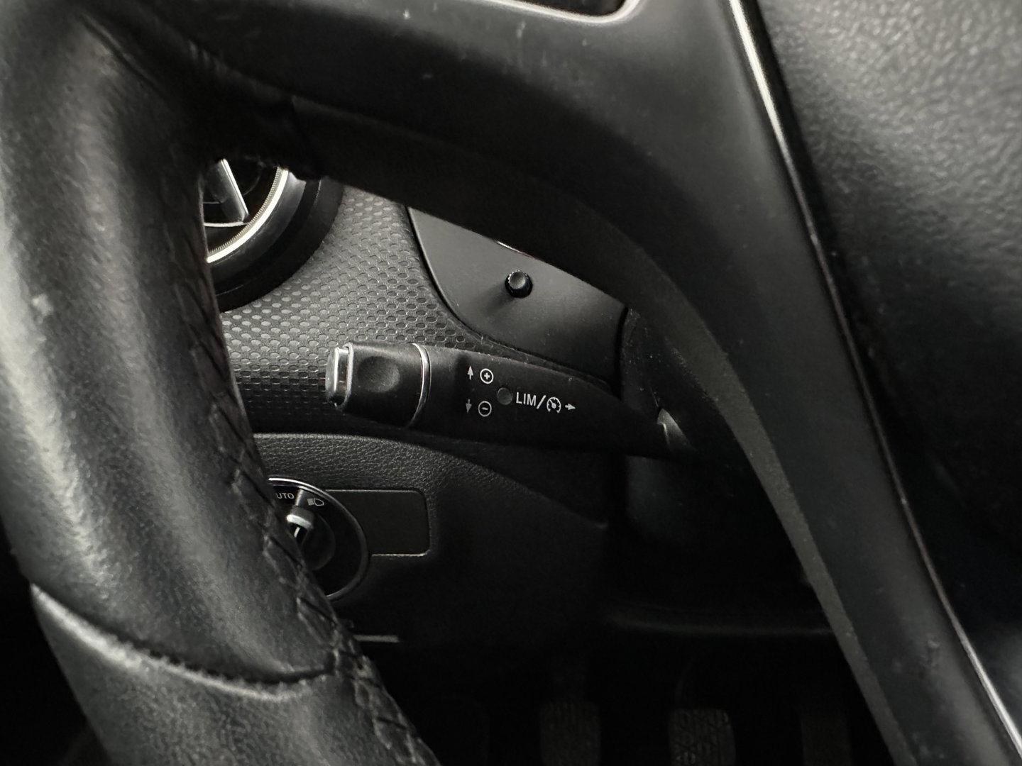 Mercedes-Benz A-Klasse 180 d Business Solution *LEATHER-FABRIC | FULL-LED | NAVI-FULLMAP | CAMERA | HEATED-SPORTSEATS | PRIVACY-GLASS | ECC | PDC | CRUISE | 16''ALU*