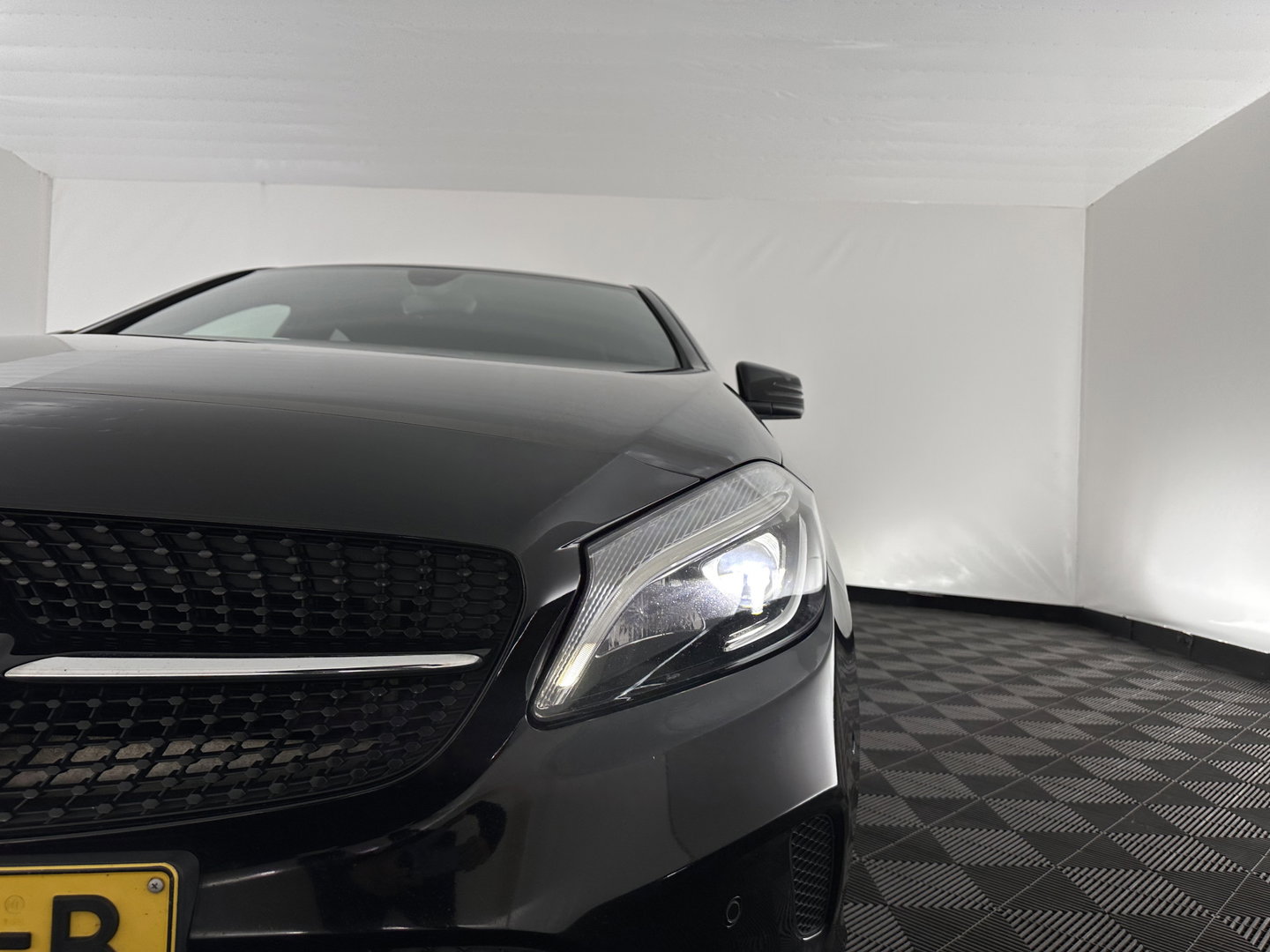 Mercedes-Benz A-Klasse 180 d Business Solution *LEATHER-FABRIC | FULL-LED | NAVI-FULLMAP | CAMERA | HEATED-SPORTSEATS | PRIVACY-GLASS | ECC | PDC | CRUISE | 16''ALU*