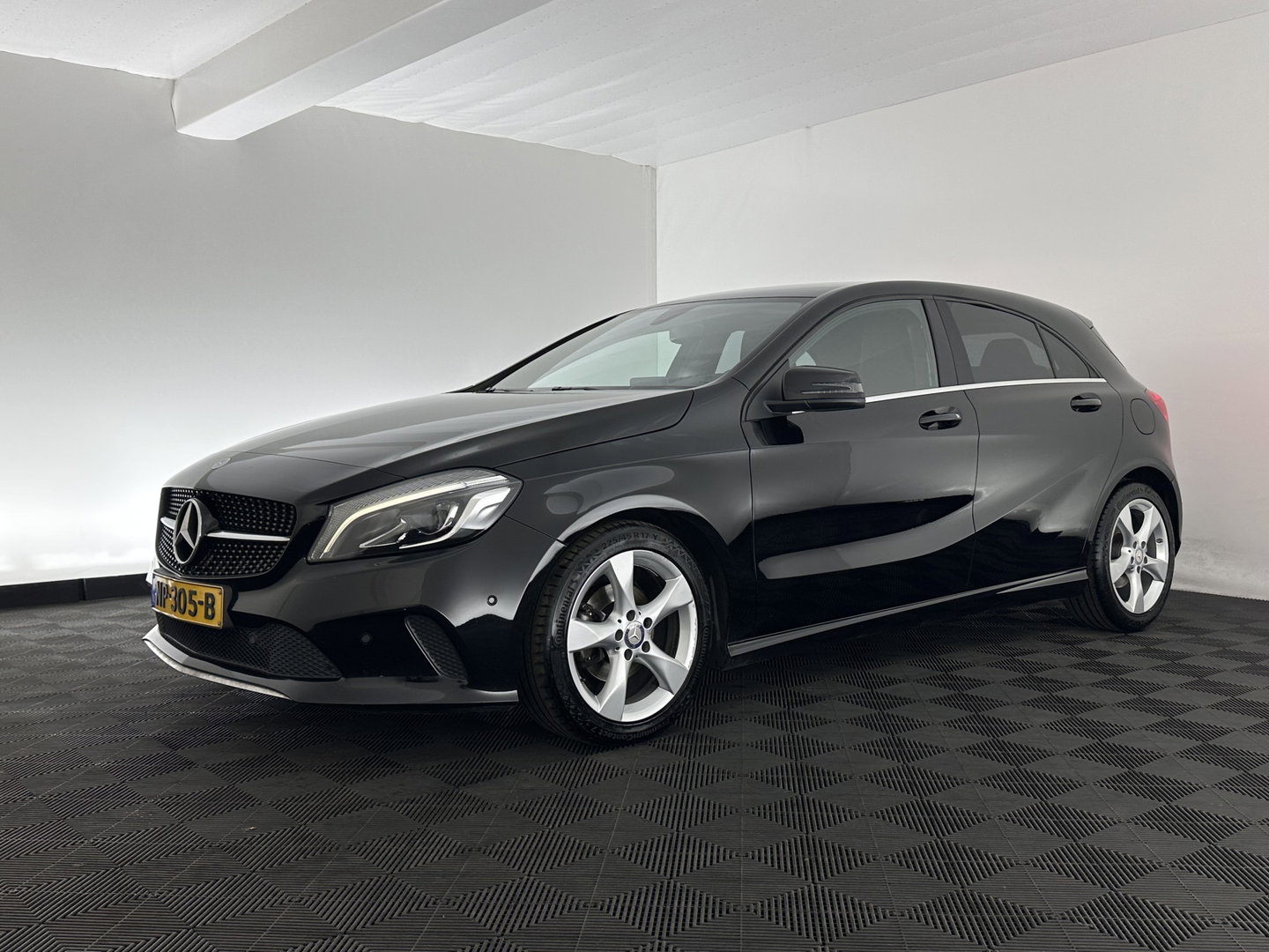 Mercedes-Benz A-Klasse 180 d Business Solution *LEATHER-FABRIC | FULL-LED | NAVI-FULLMAP | CAMERA | HEATED-SPORTSEATS | PRIVACY-GLASS | ECC | PDC | CRUISE | 16''ALU*