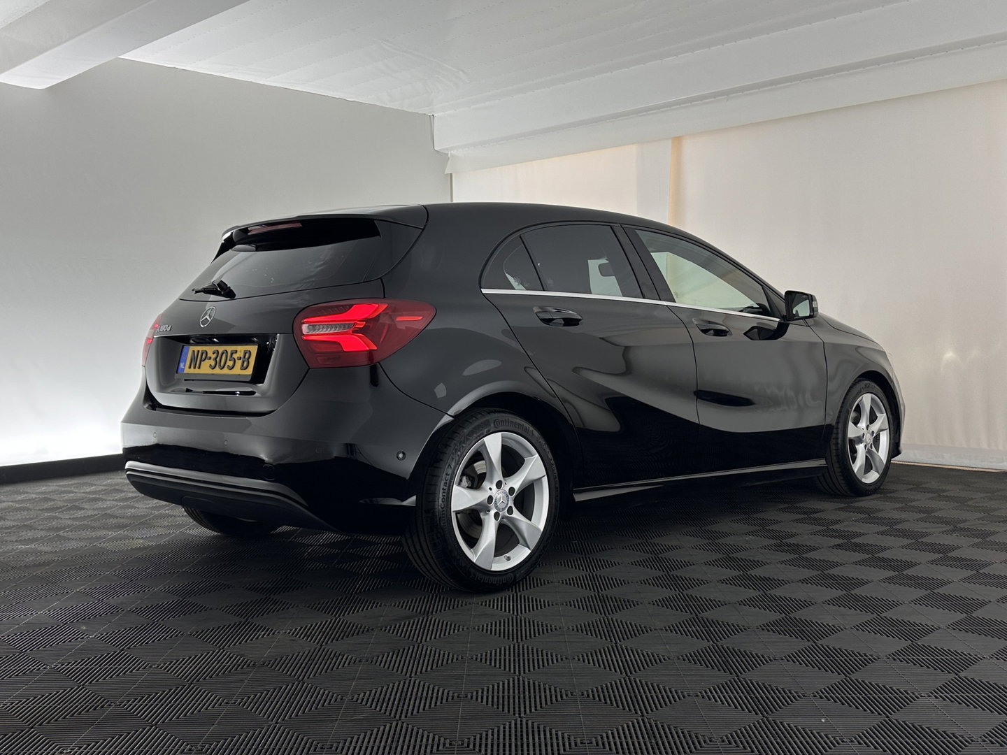 Mercedes-Benz A-Klasse 180 d Business Solution *LEATHER-FABRIC | FULL-LED | NAVI-FULLMAP | CAMERA | HEATED-SPORTSEATS | PRIVACY-GLASS | ECC | PDC | CRUISE | 16''ALU*