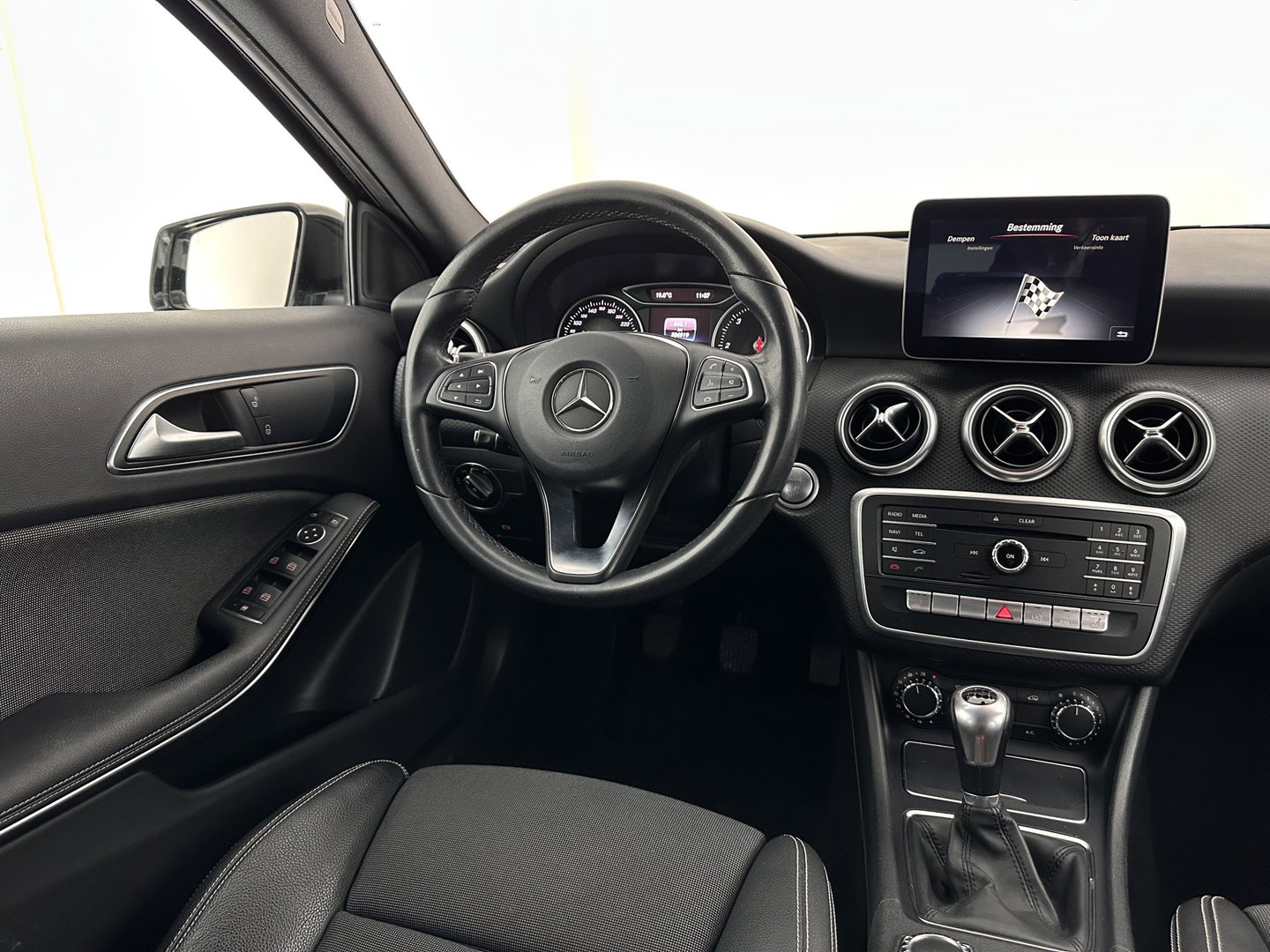 Mercedes-Benz A-Klasse 180 d Business Solution *LEATHER-FABRIC | FULL-LED | NAVI-FULLMAP | CAMERA | HEATED-SPORTSEATS | PRIVACY-GLASS | ECC | PDC | CRUISE | 16''ALU*