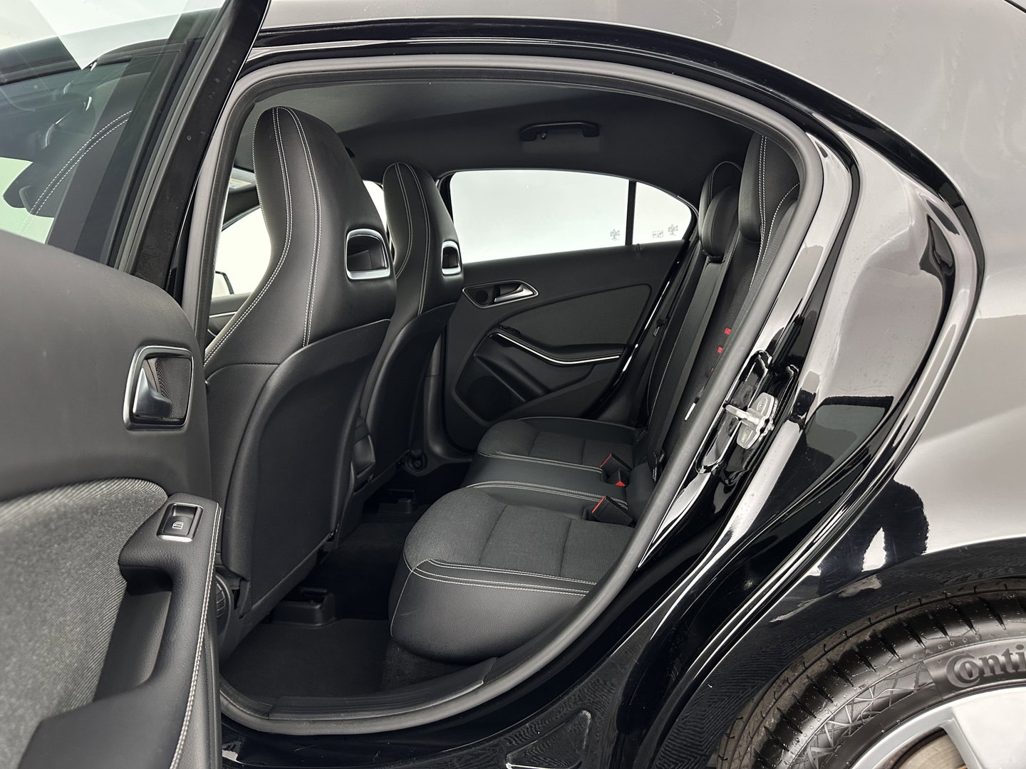 Mercedes-Benz A-Klasse 180 d Business Solution *LEATHER-FABRIC | FULL-LED | NAVI-FULLMAP | CAMERA | HEATED-SPORTSEATS | PRIVACY-GLASS | ECC | PDC | CRUISE | 16''ALU*