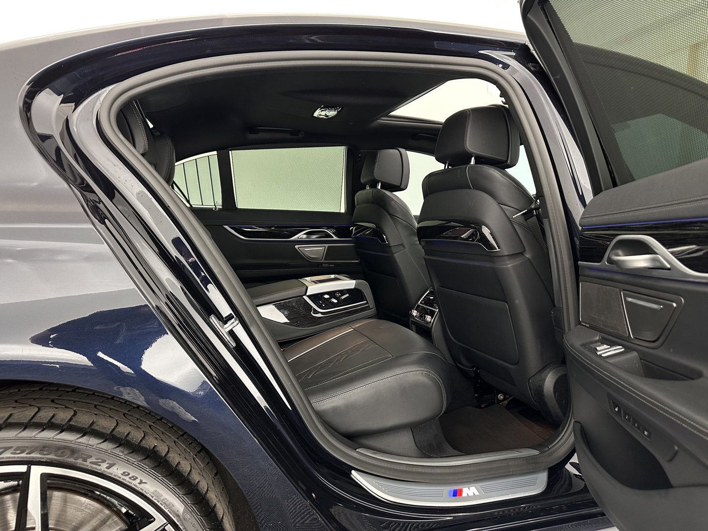 BMW 7 Serie 745e High Executive M-Sportpack *PANO | LEATHER | LASER-LIGHT | HEAD-UP | ADAPTIVE-CRUISE | BLINDSPOT | SOFT-CLOSE | HARMAN/KARDON | NIGHT-VISION | MEMORY-PACK | DIGI-COCKPIT | KEYLESS | DAB+ | CAMERA | HEATED-COMFORTSEATS
