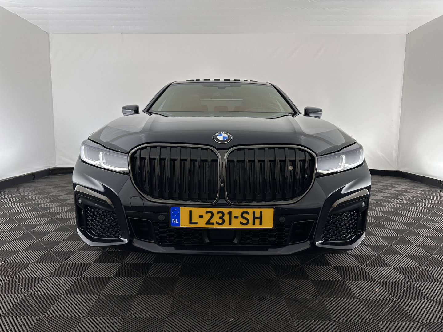 BMW 7 Serie 745e High Executive M-Sportpack *PANO | LEATHER | LASER-LIGHT | HEAD-UP | ADAPTIVE-CRUISE | BLINDSPOT | SOFT-CLOSE | HARMAN/KARDON | NIGHT-VISION | MEMORY-PACK | DIGI-COCKPIT | KEYLESS | DAB+ | CAMERA | HEATED-COMFORTSEATS