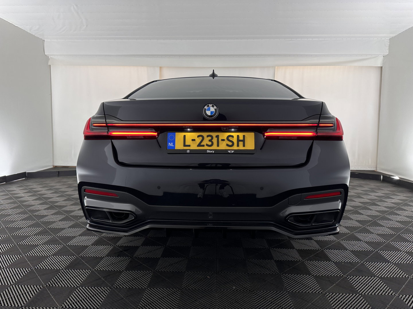 BMW 7 Serie 745e High Executive M-Sportpack *PANO | LEATHER | LASER-LIGHT | HEAD-UP | ADAPTIVE-CRUISE | BLINDSPOT | SOFT-CLOSE | HARMAN/KARDON | NIGHT-VISION | MEMORY-PACK | DIGI-COCKPIT | KEYLESS | DAB+ | CAMERA | HEATED-COMFORTSEATS