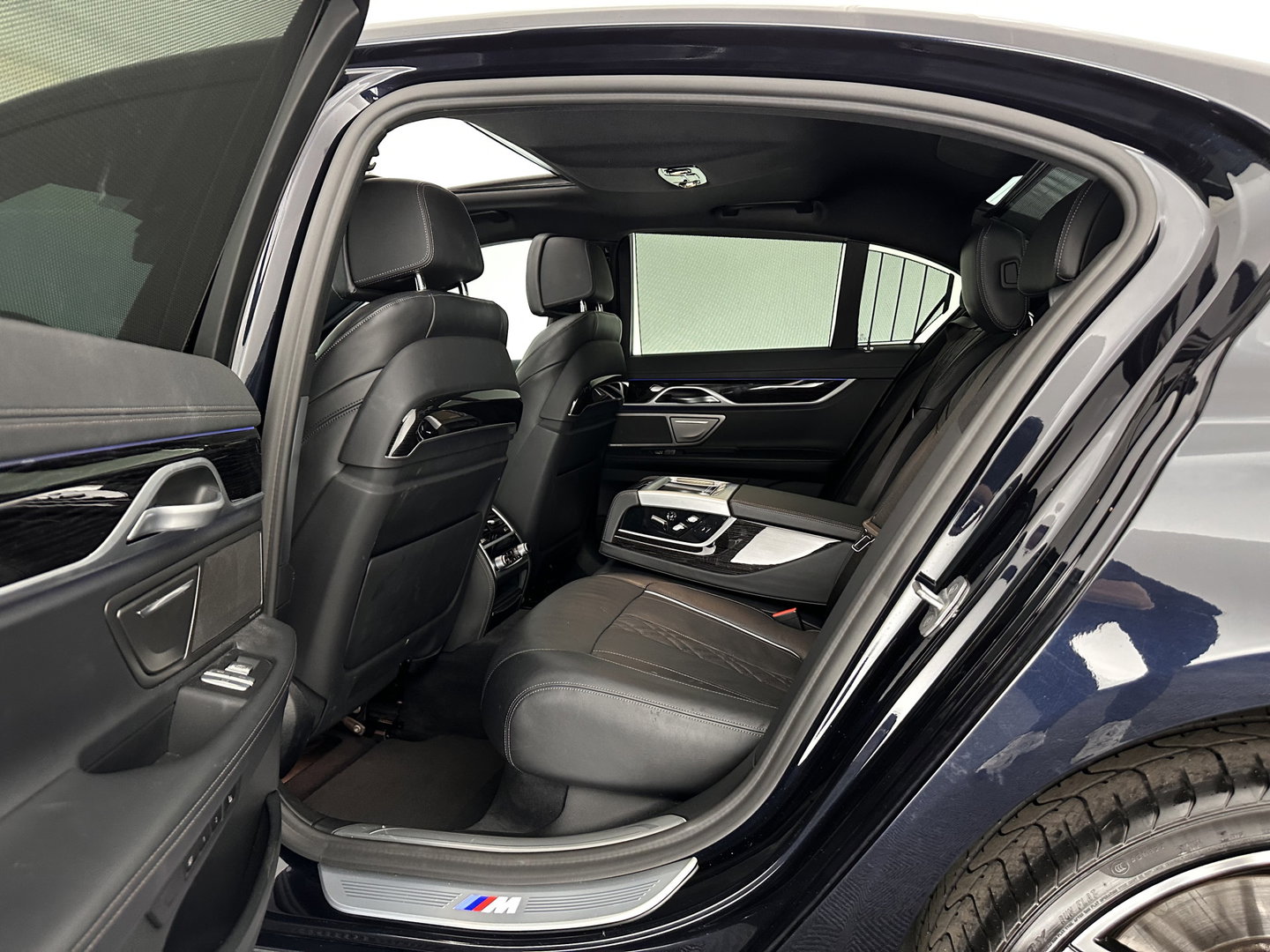 BMW 7 Serie 745e High Executive M-Sportpack *PANO | LEATHER | LASER-LIGHT | HEAD-UP | ADAPTIVE-CRUISE | BLINDSPOT | SOFT-CLOSE | HARMAN/KARDON | NIGHT-VISION | MEMORY-PACK | DIGI-COCKPIT | KEYLESS | DAB+ | CAMERA | HEATED-COMFORTSEATS
